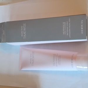 Mary Kay Timewise Age Minimize  4 in 1 Cleaner